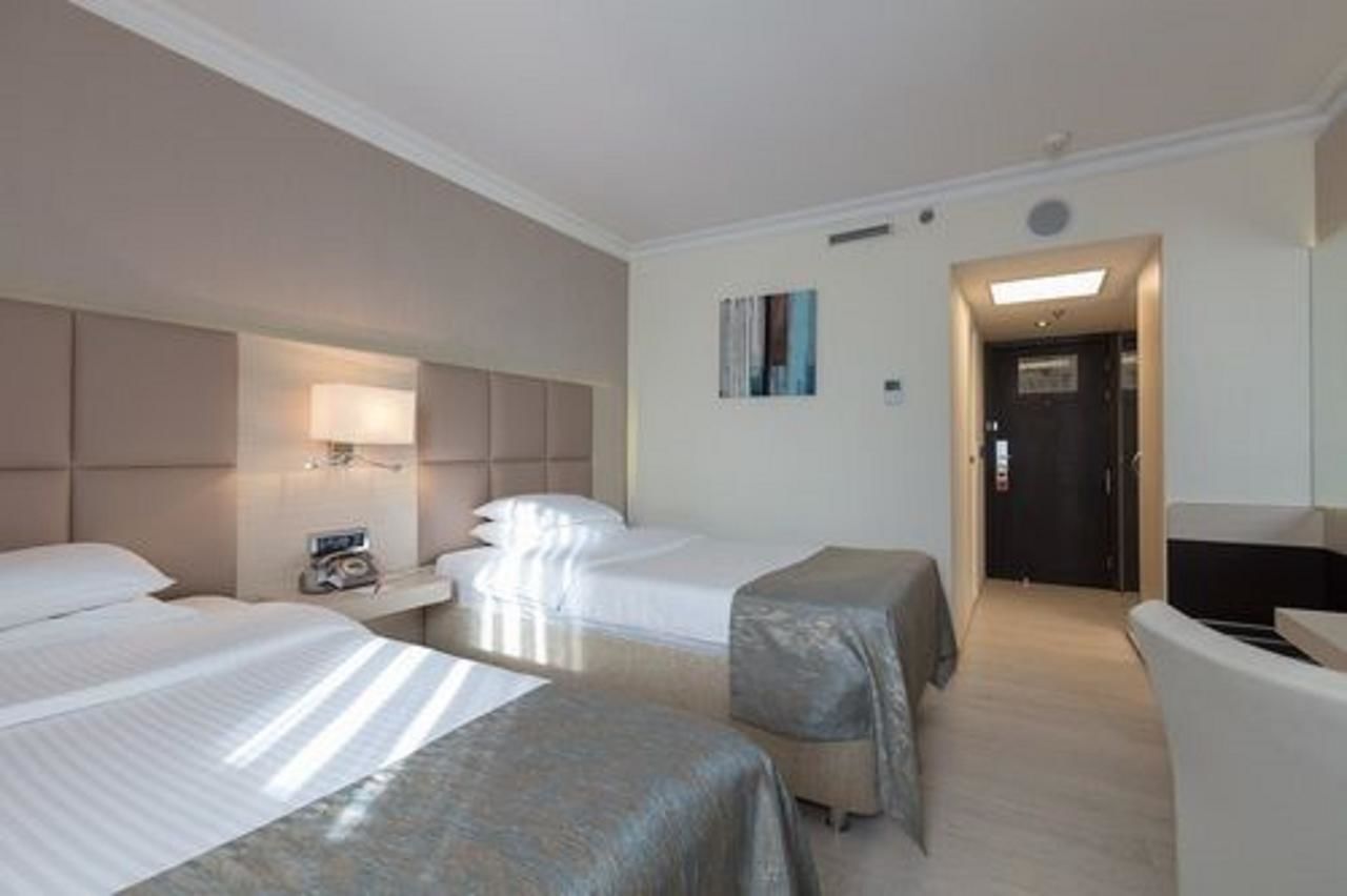 Отель Ramada by Wyndham Sofia City Center София